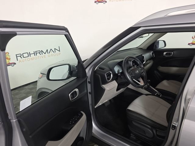 Used 2025 Hyundai Venue SEL image 18
