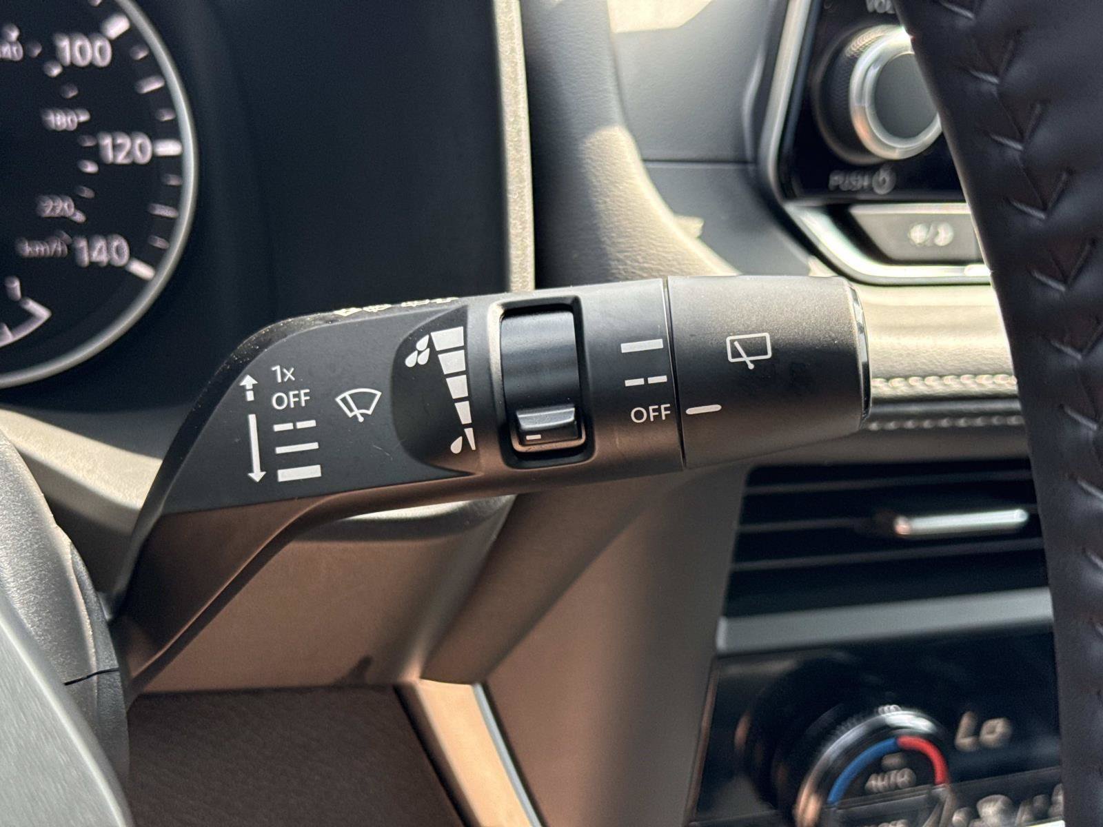 Used 2025 Nissan Rogue SV FWD image 11