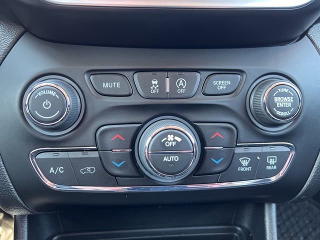 Certified 2019 Jeep Cherokee Latitude Plus image 31