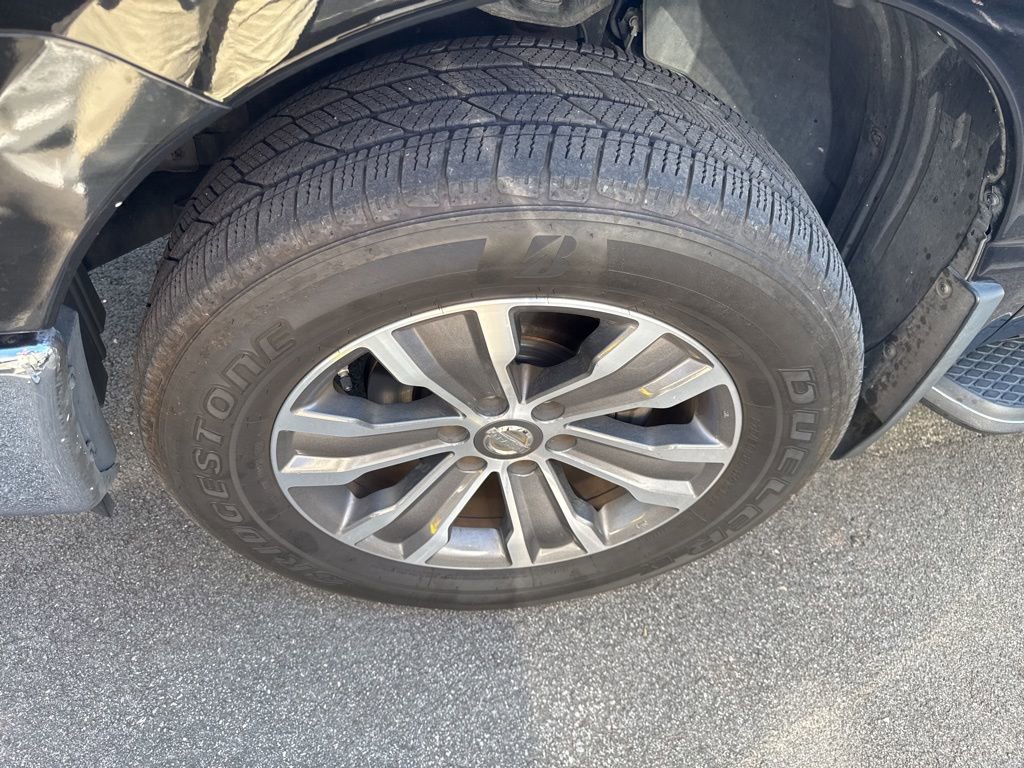 Used 2017 Nissan Titan SL AWD/4WD image 3