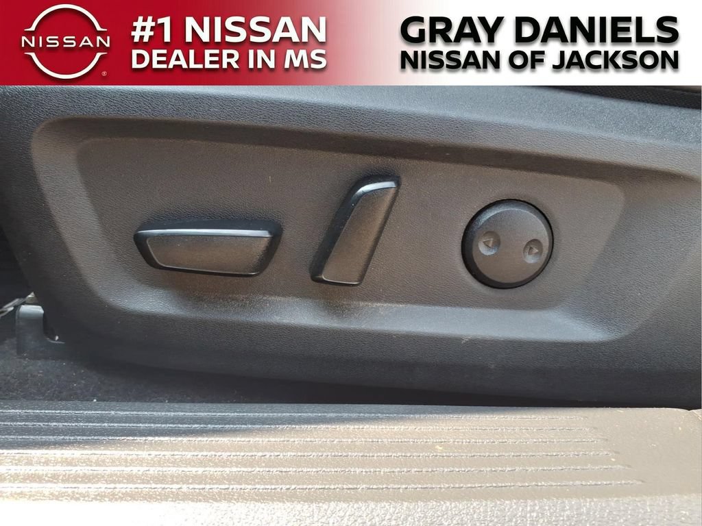Certified 2025 Nissan Rogue Platinum w/ Tech Package FWD image 14