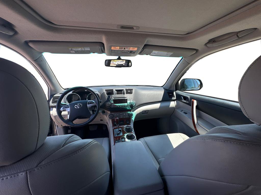 Used 2011 Toyota Highlander Limited w/ Tow Pkg AWD/4WD image 24