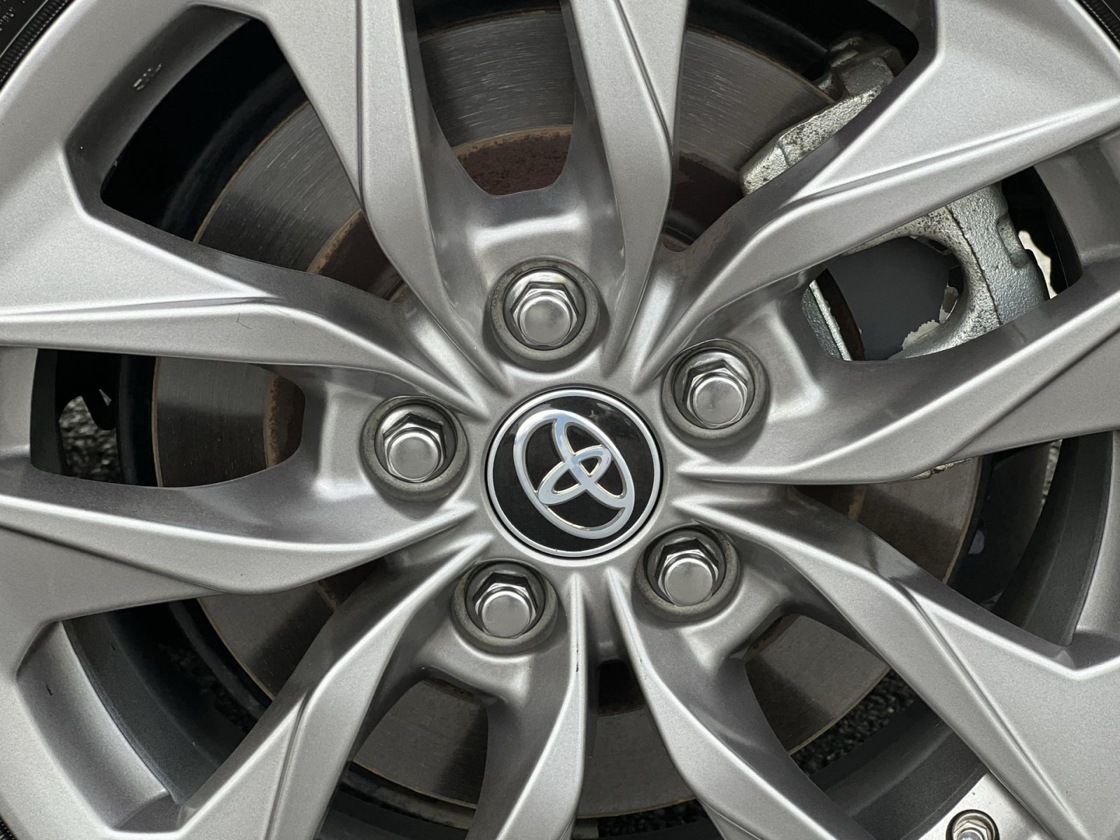 Used 2023 Toyota Sienna XLE FWD image 37