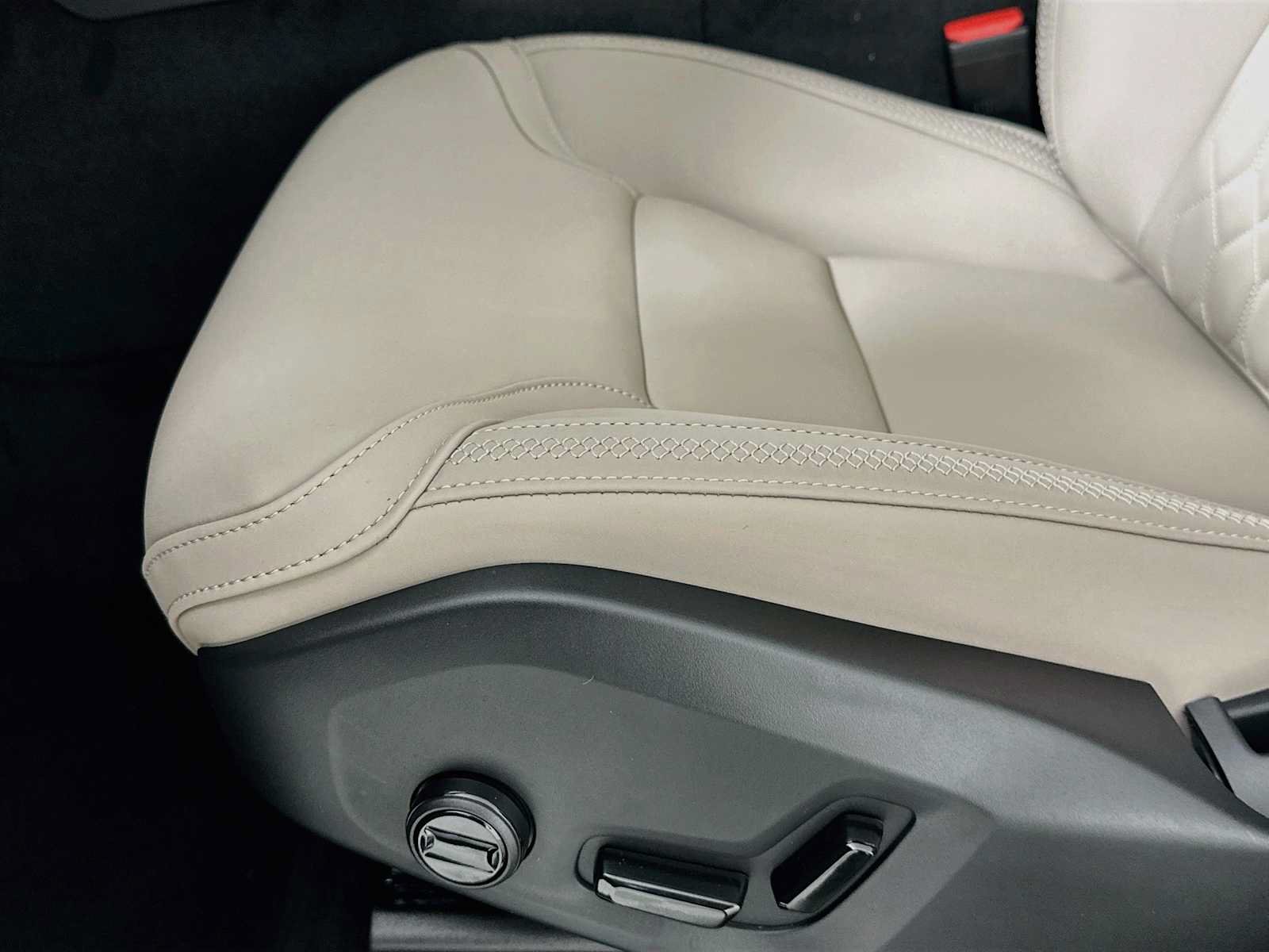 New 2027 Volvo XC90 B5 Core AWD/4WD image 17