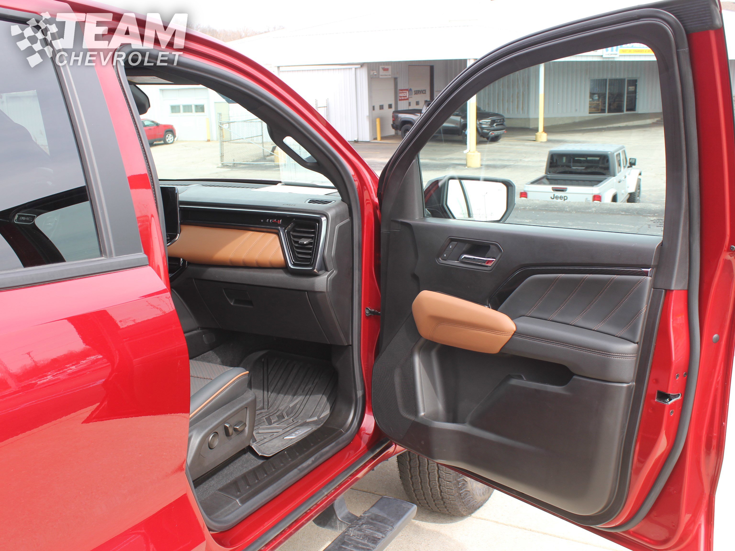 Used 2025 GMC Canyon AT4 w/ Technology Plus Package AWD/4WD image 26