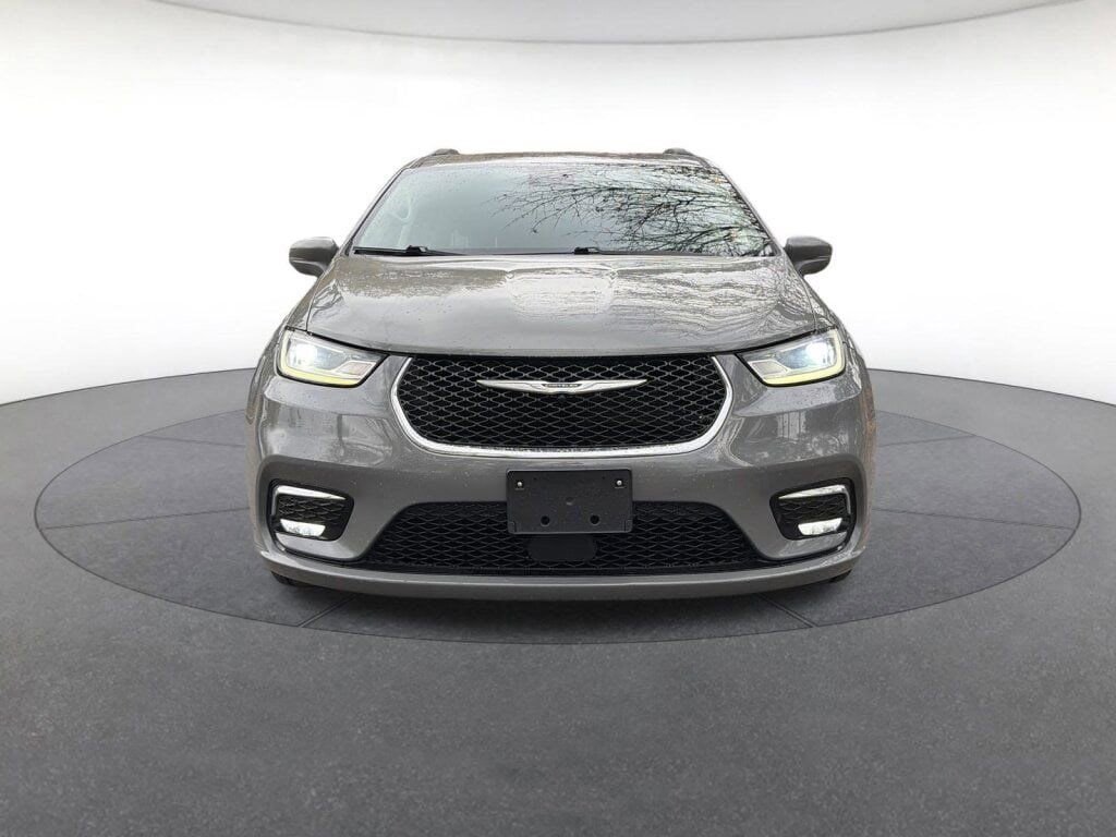 Used 2022 Chrysler Pacifica Touring-L image 8