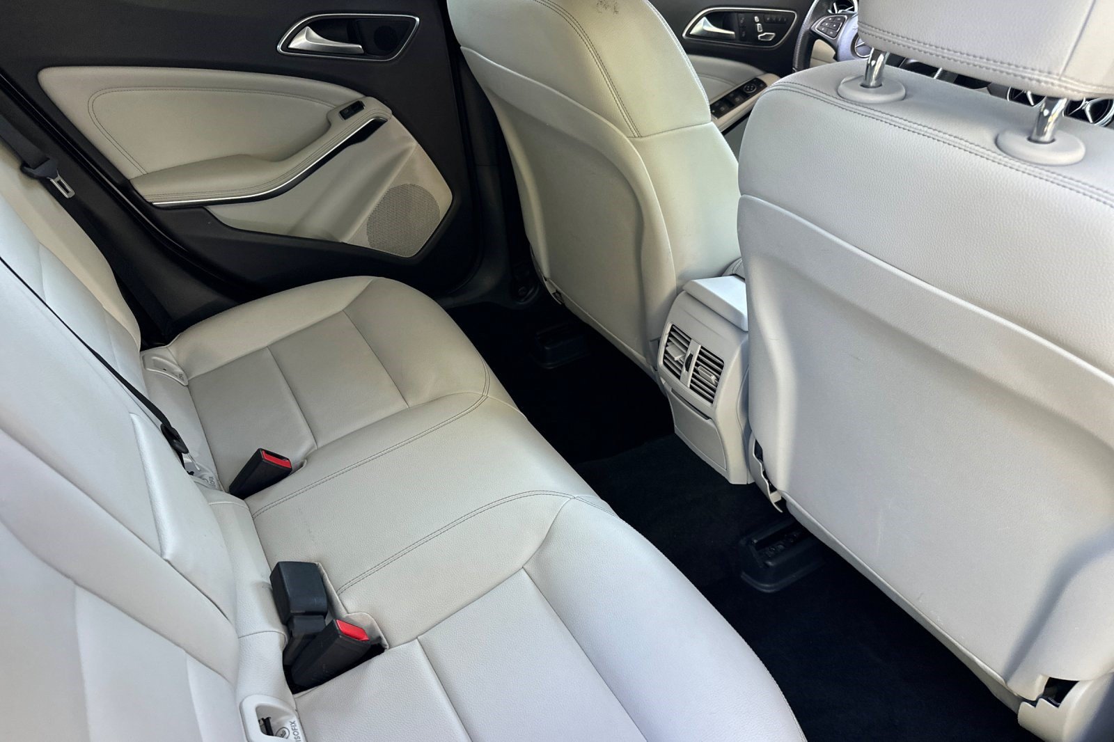 Certified 2020 Mercedes-Benz GLA 250 4MATIC image 31