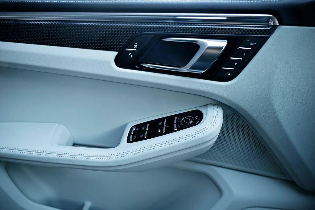 New 2026 Porsche Macan AWD/4WD image 17