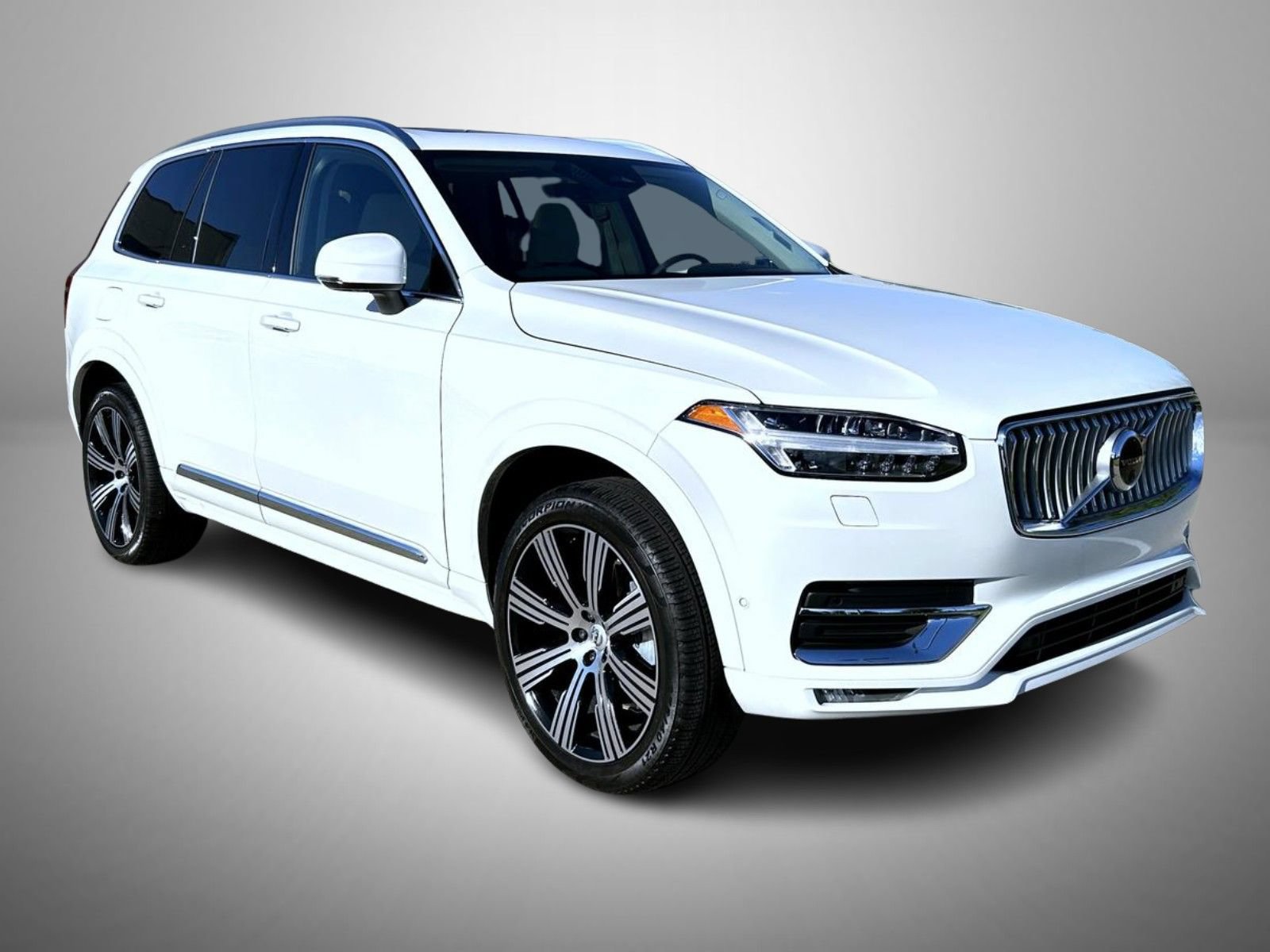 Used 2025 Volvo XC90 B6 Plus w/ Protection Package AWD/4WD image 3