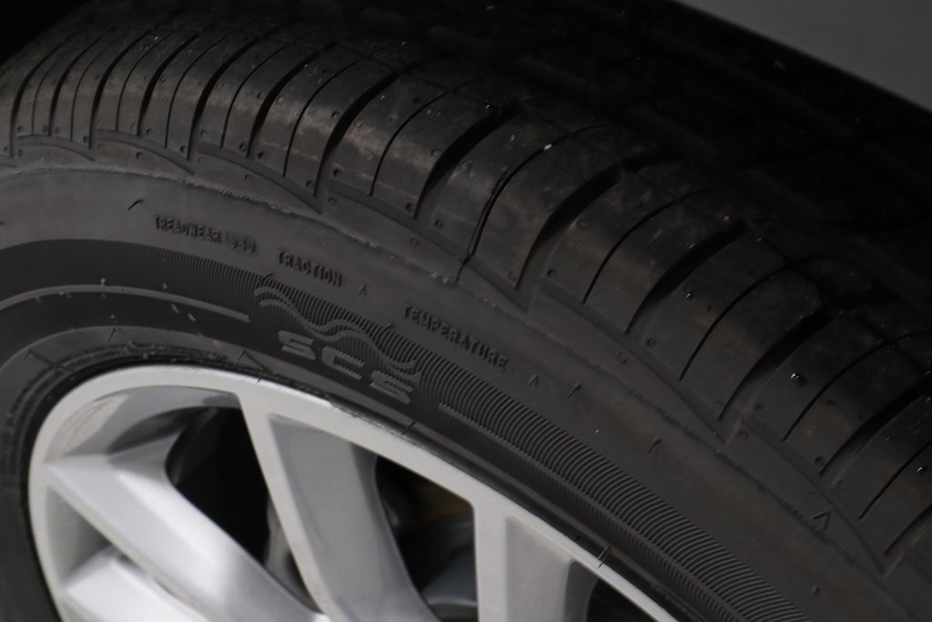 Used 2022 GMC Terrain SLT w/ LPO, Floor Liner Package image 19