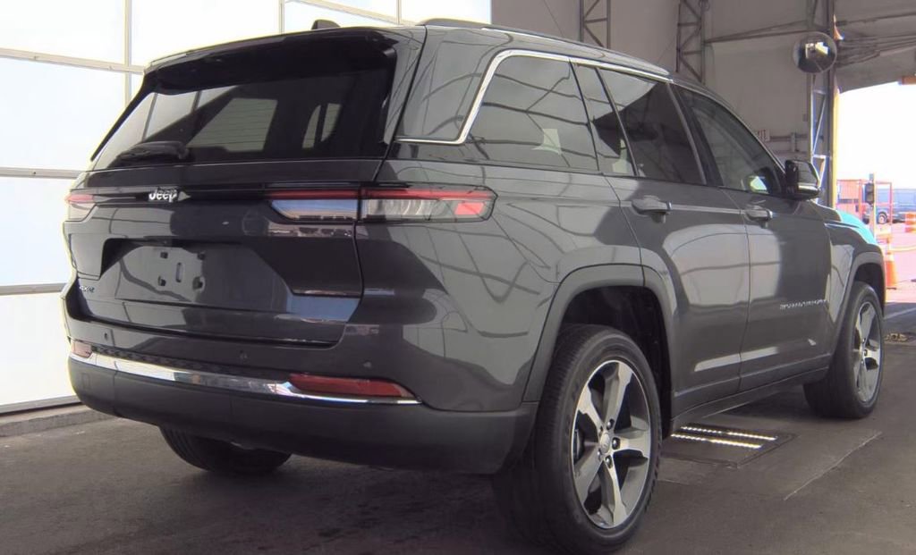 Used 2022 Jeep Grand Cherokee Limited 4xe AWD/4WD image 4