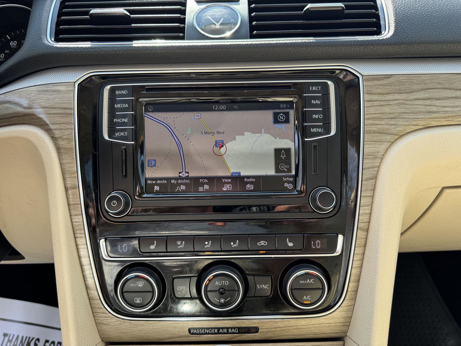 Used 2019 Volkswagen Jetta SE w/ Cold Weather Package image 4