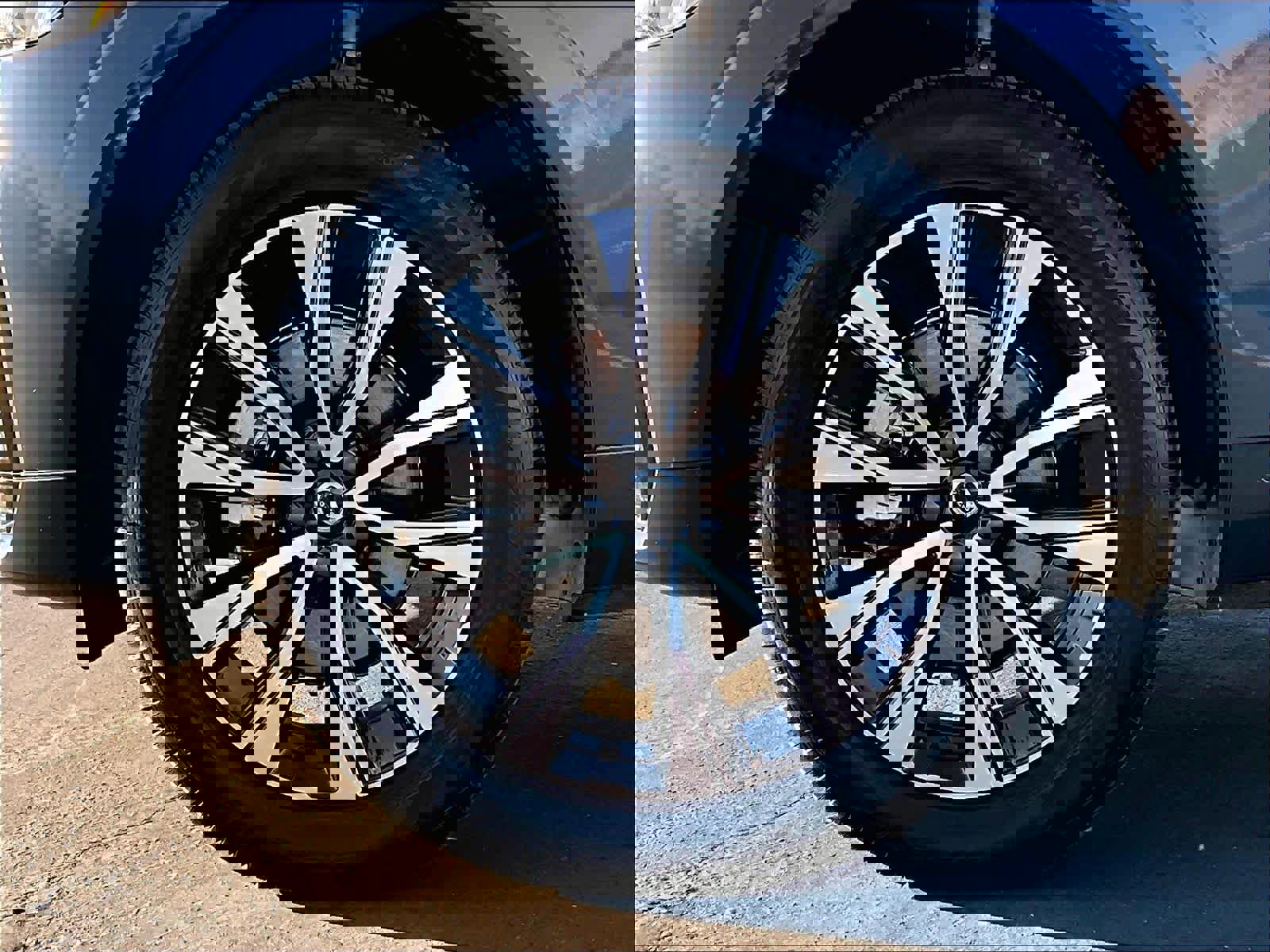 Used 2025 Volvo XC60 B5 Core image 12