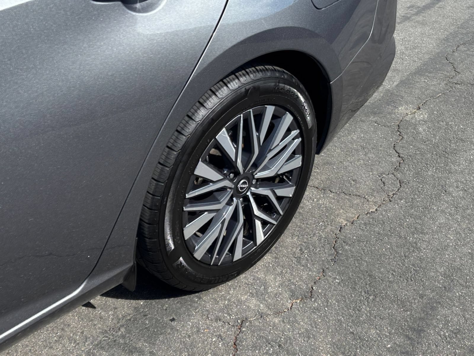 Used 2025 Nissan Altima 2.5 SV FWD image 31