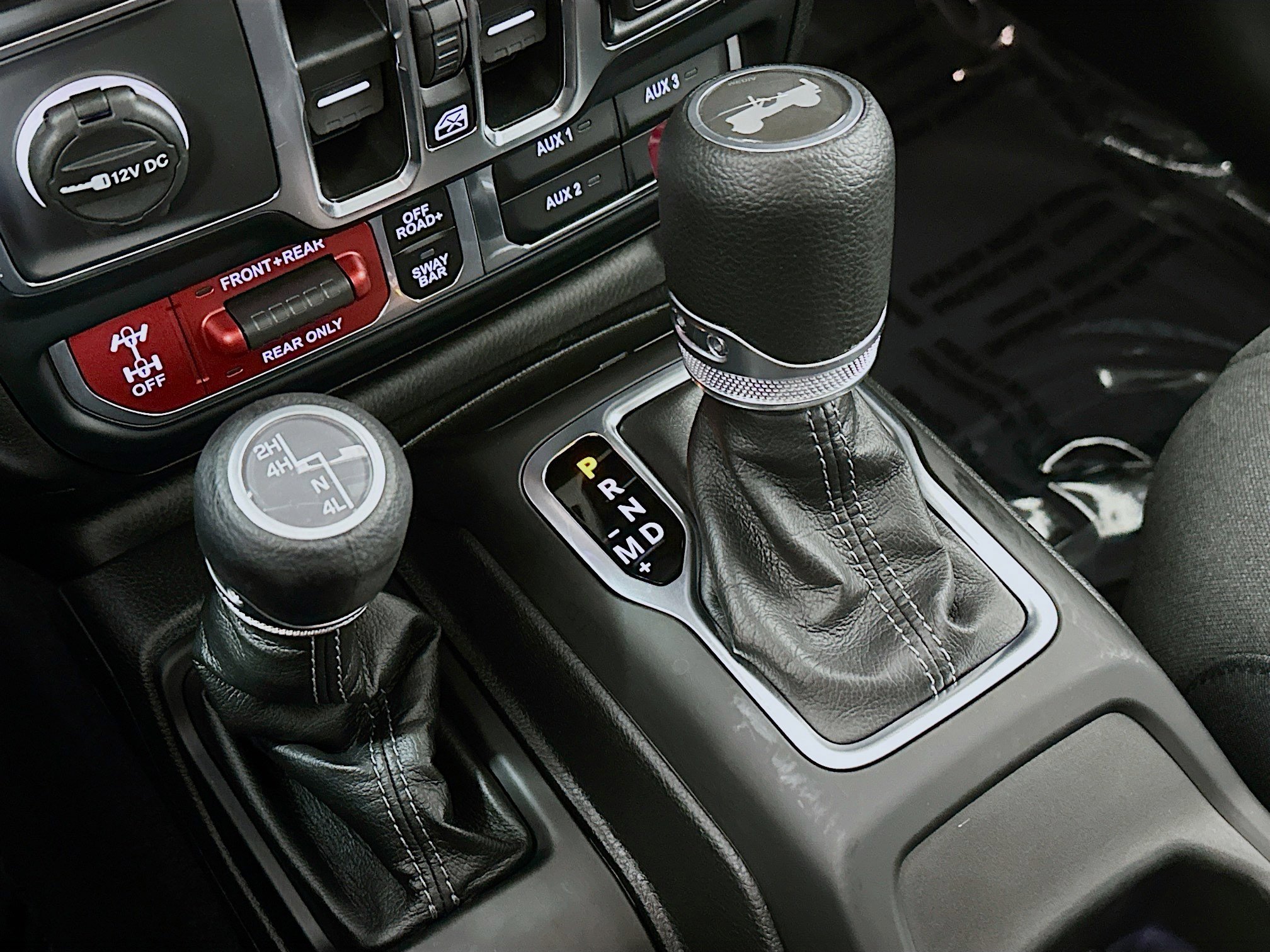 Used 2025 Jeep Wrangler Unlimited Rubicon w/ Convenience Group image 16