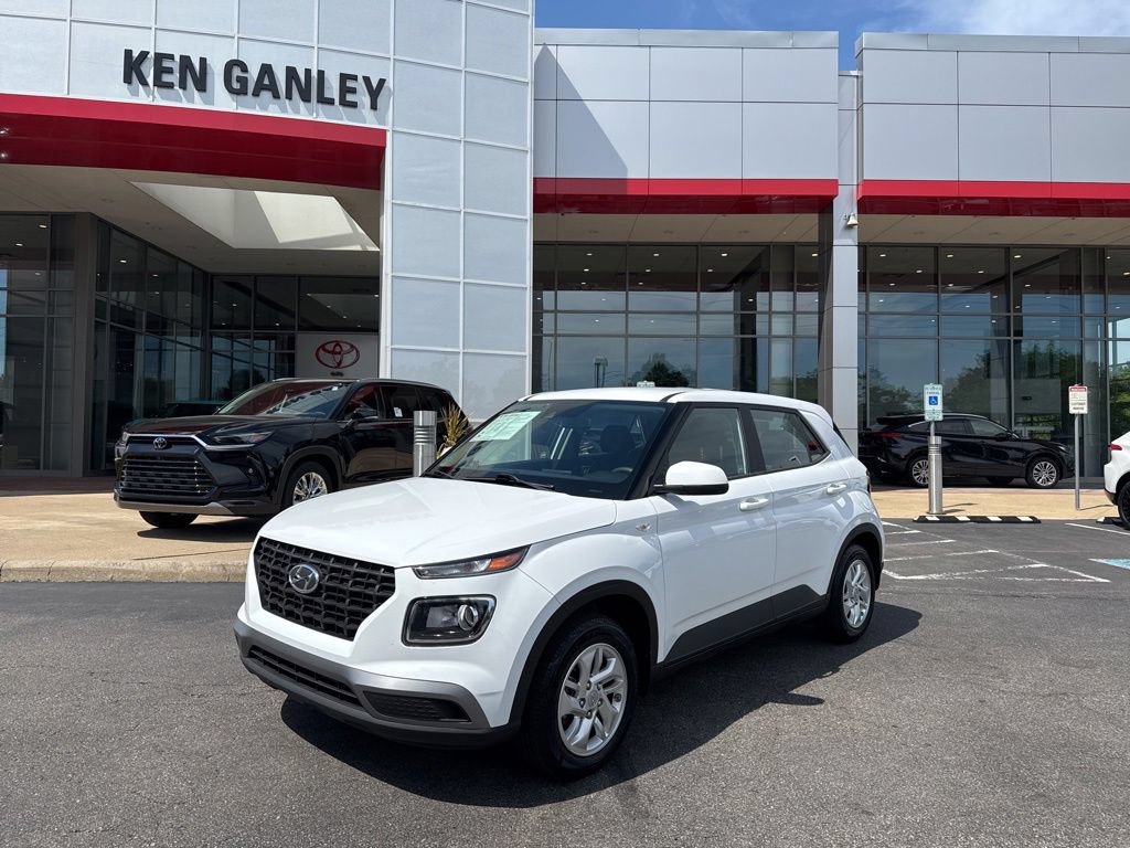 Used 2021 Hyundai Venue SE FWD image 1