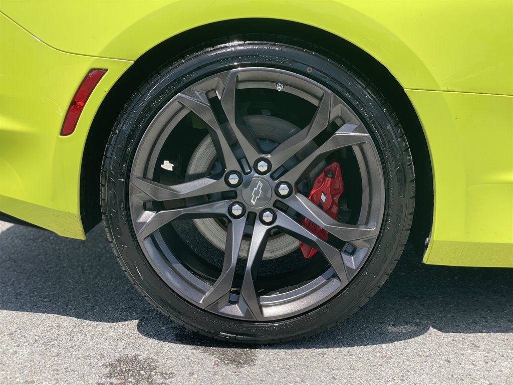 Used 2020 Chevrolet Camaro SS RWD image 32