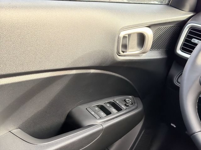 New 2025 Hyundai Venue SEL FWD image 17