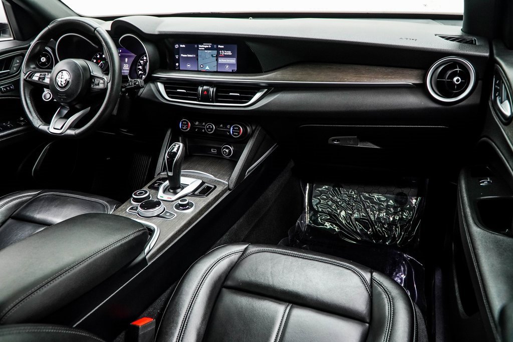 Used 2022 Alfa Romeo Stelvio Ti image 15
