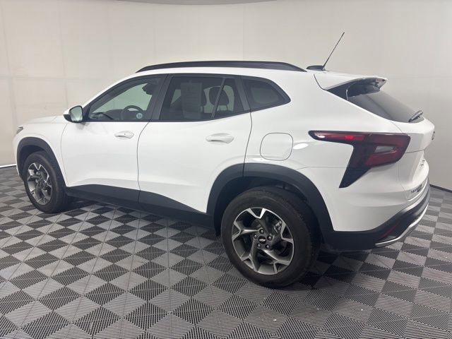 Used 2025 Chevrolet Trax LT w/ Driver Confidence Package FWD image 31