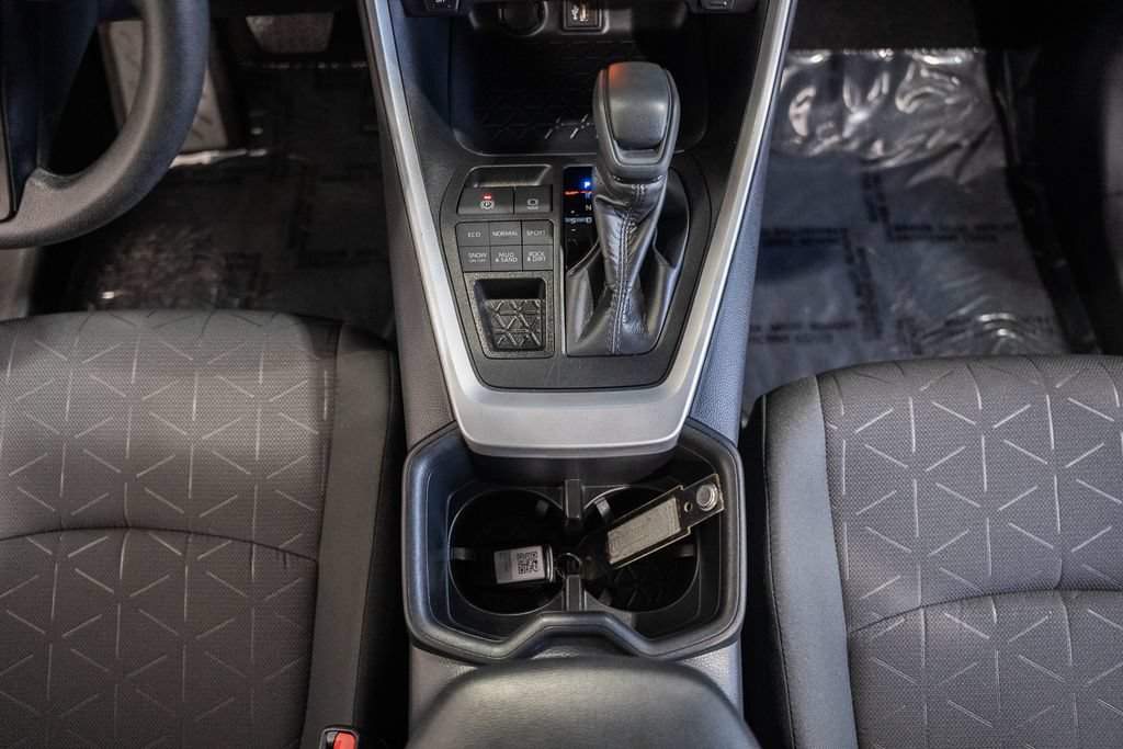 Used 2025 Toyota RAV4 XLE AWD/4WD image 23