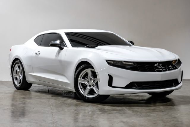 Used 2023 Chevrolet Camaro LT RWD image 8