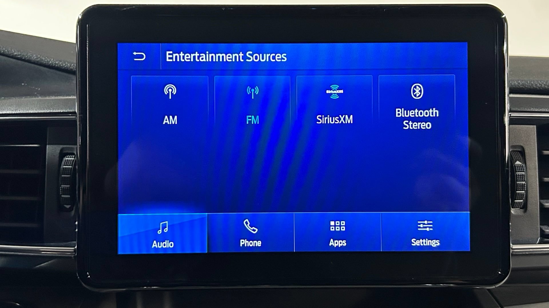 Used 2023 Ford Explorer XLT w/ Equipment Group 202A AWD/4WD image 86