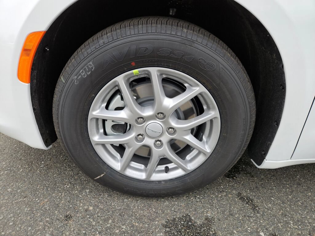New 2027 Chrysler Pacifica LX FWD image 8