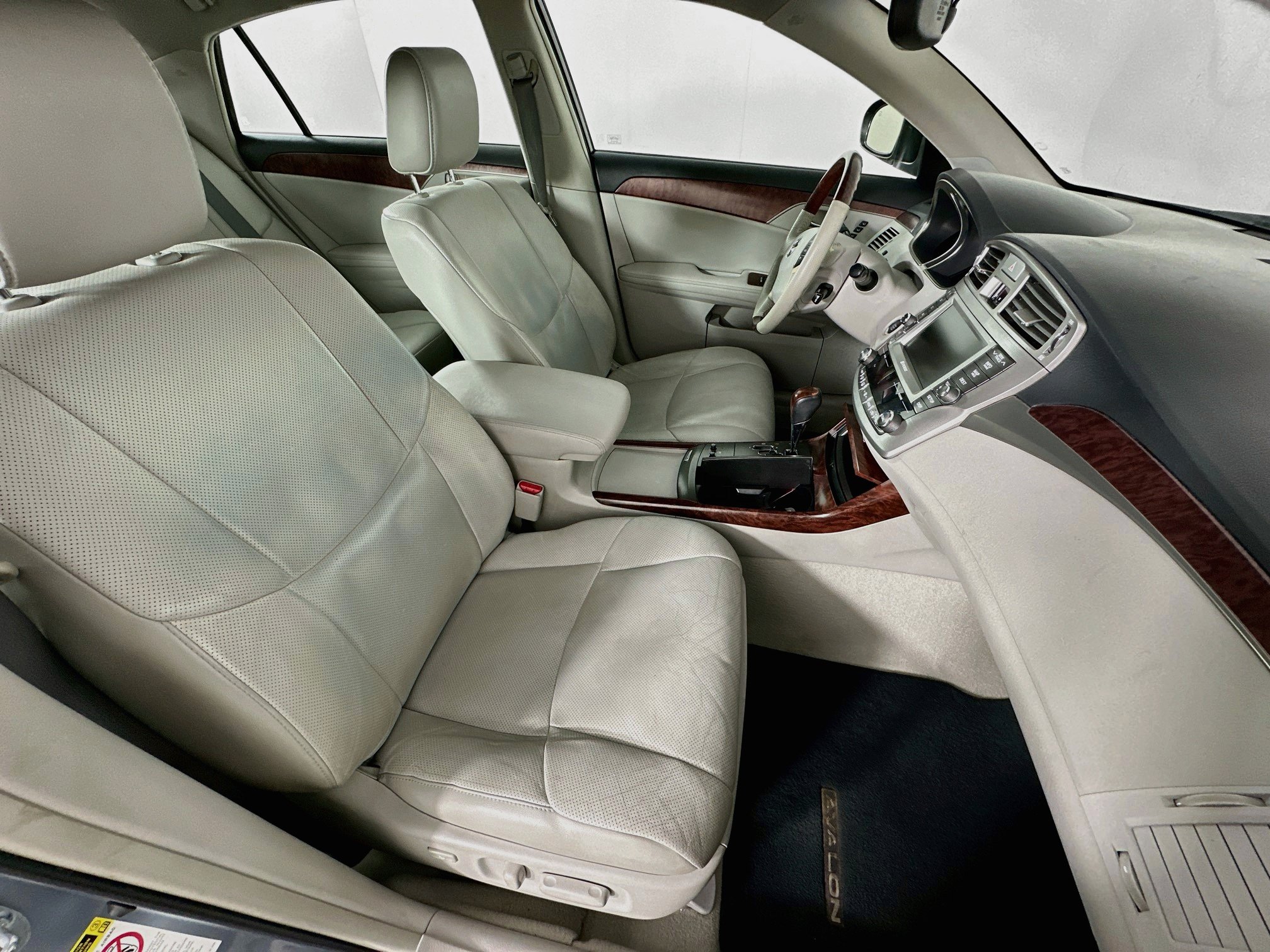 Used 2012 Toyota Avalon Limited FWD image 31