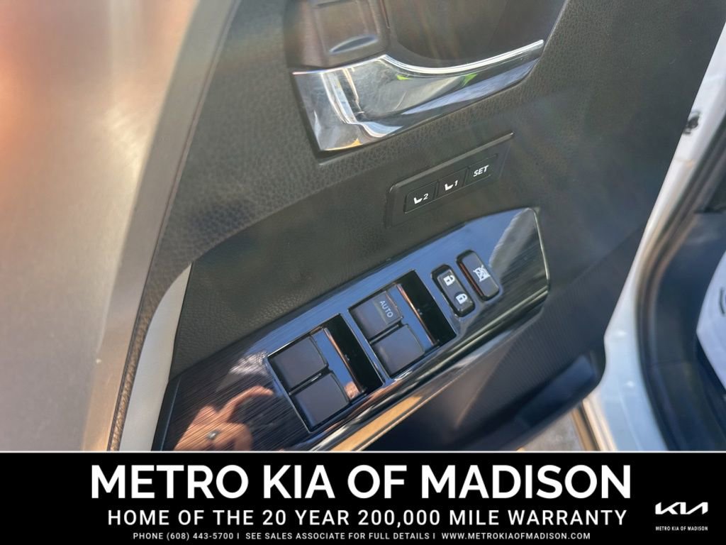 Used 2018 Toyota RAV4 Limited w/ Advanced Technology Package image 12