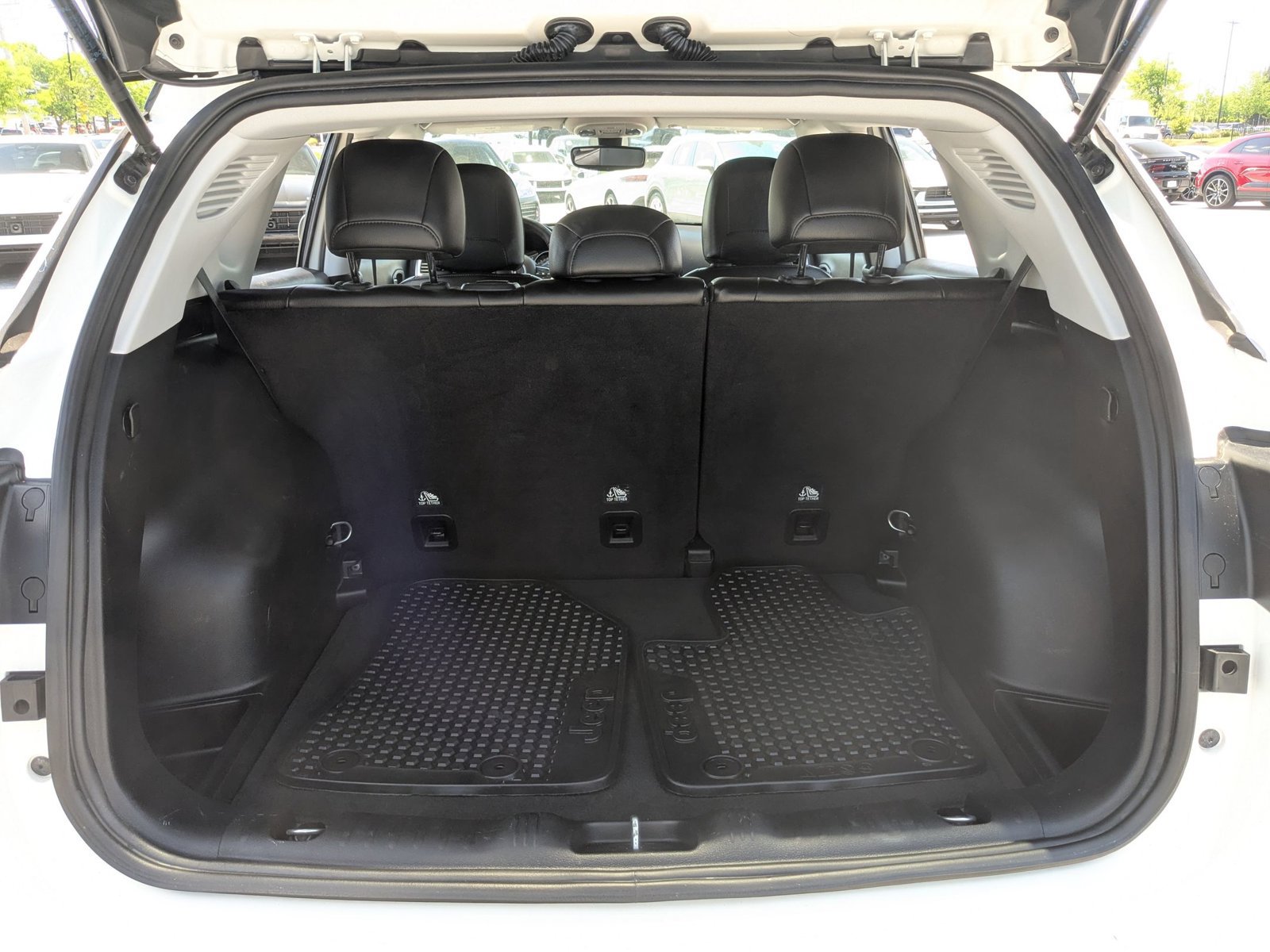 Used 2018 Jeep Compass Latitude w/ Popular Equipment Group AWD/4WD image 10
