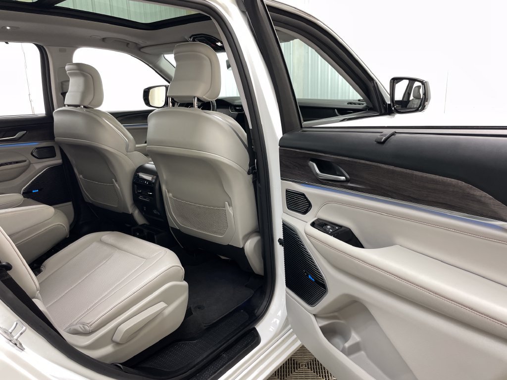 Used 2021 Jeep Grand Cherokee L Overland w/ Advanced Protech Group III AWD/4WD image 49