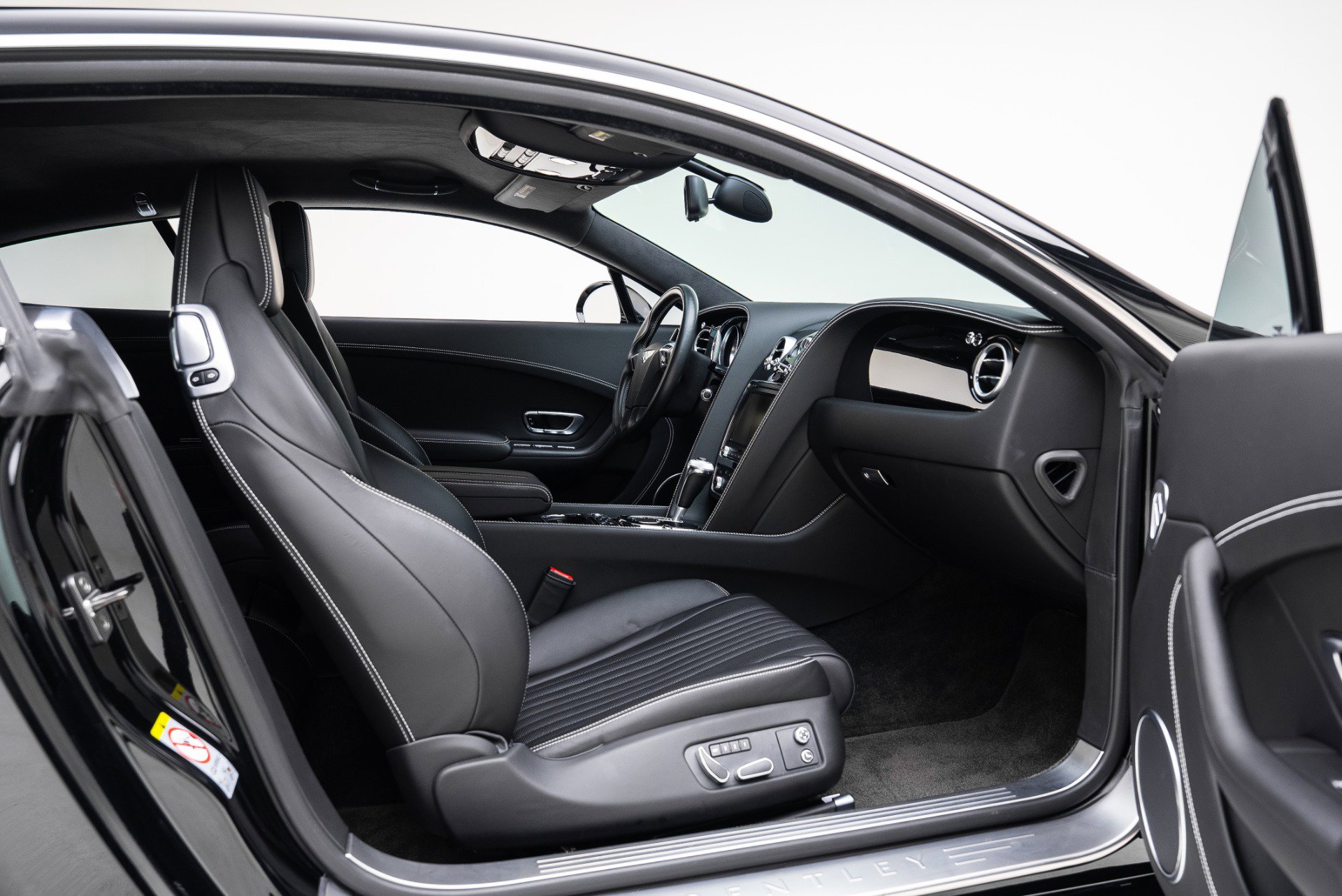 Used 2017 Bentley Continental GT image 33