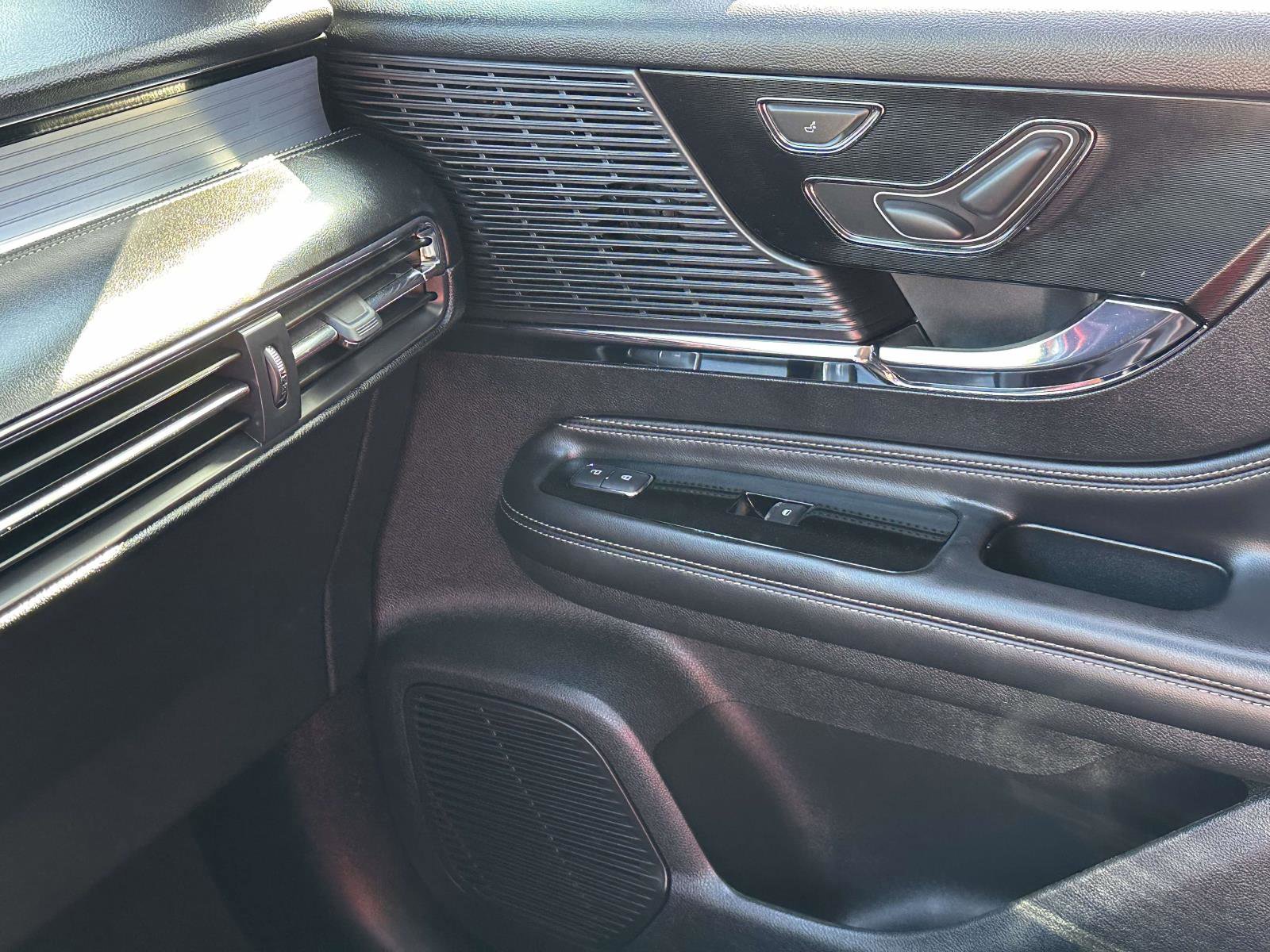 Used 2022 Lincoln Corsair AWD w/ Equipment Group 101A image 23