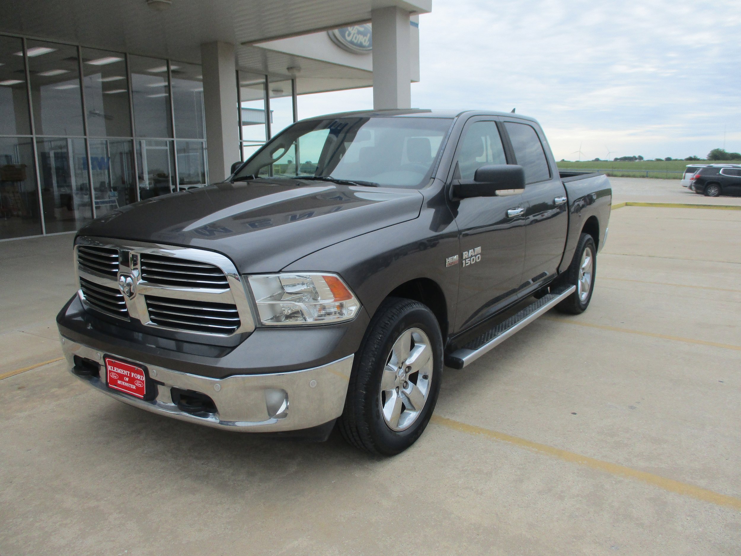 Used 2015 RAM 1500 Lone Star AWD/4WD image 2