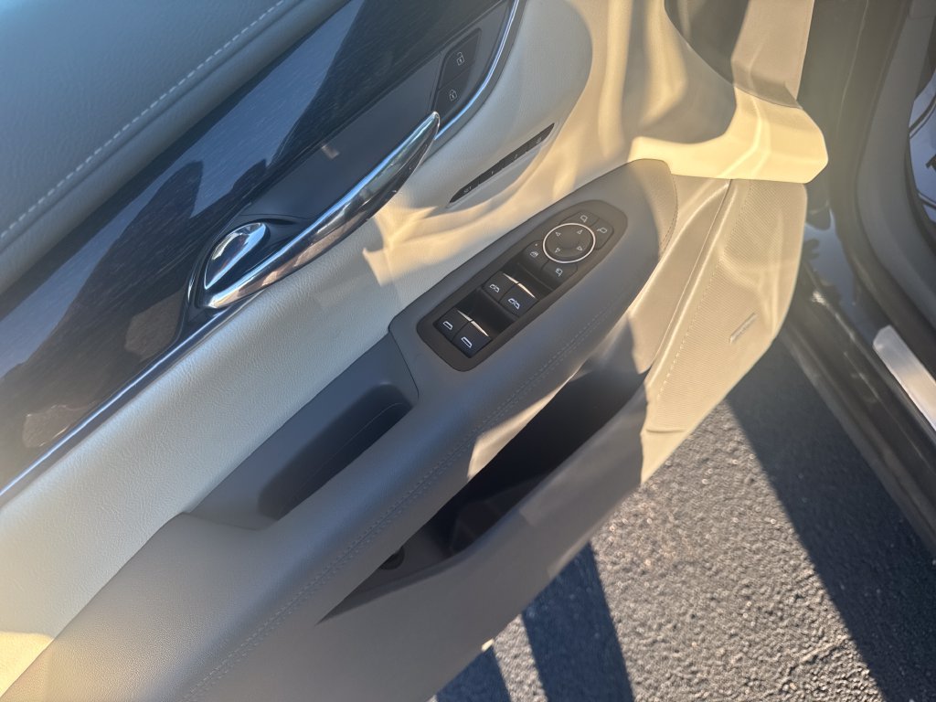 Used 2021 Cadillac XT6 Premium Luxury AWD/4WD image 6
