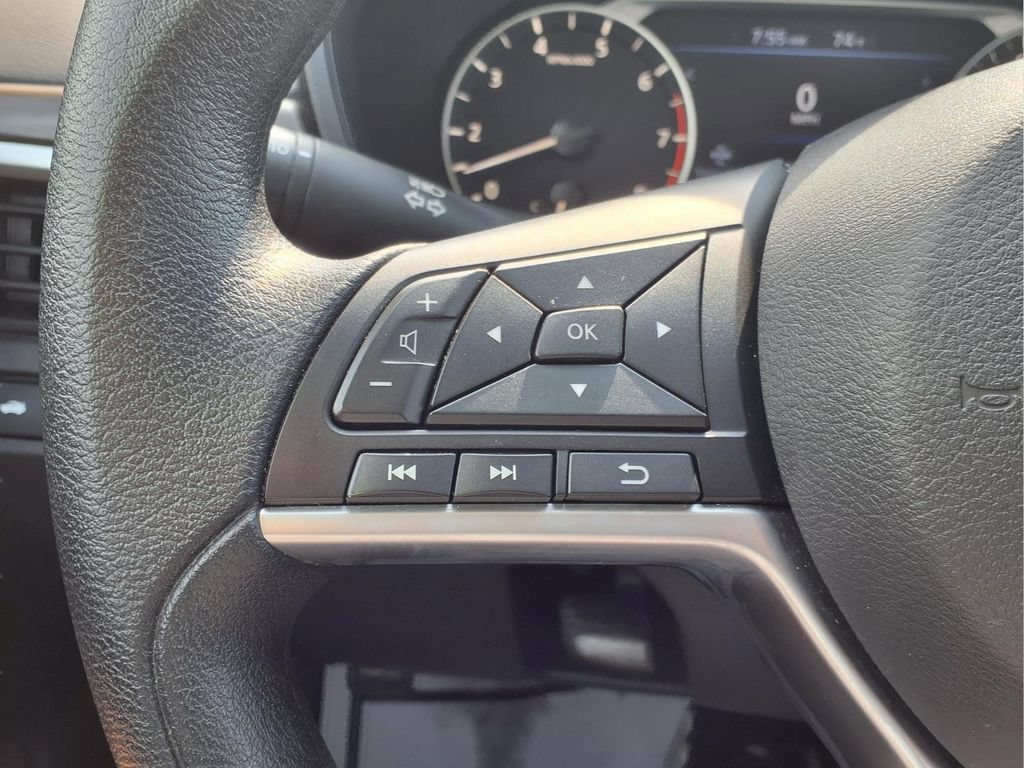 Used 2025 Nissan Altima 2.5 SV FWD image 16