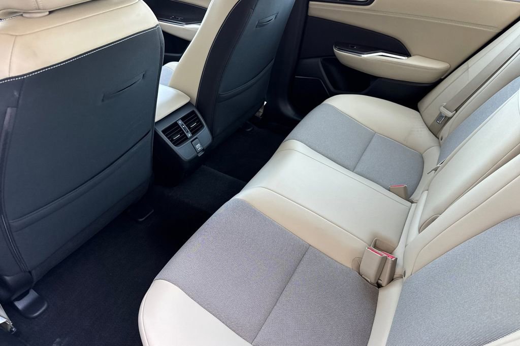 Certified 2020 Honda Clarity Plug-In Hybrid image 5