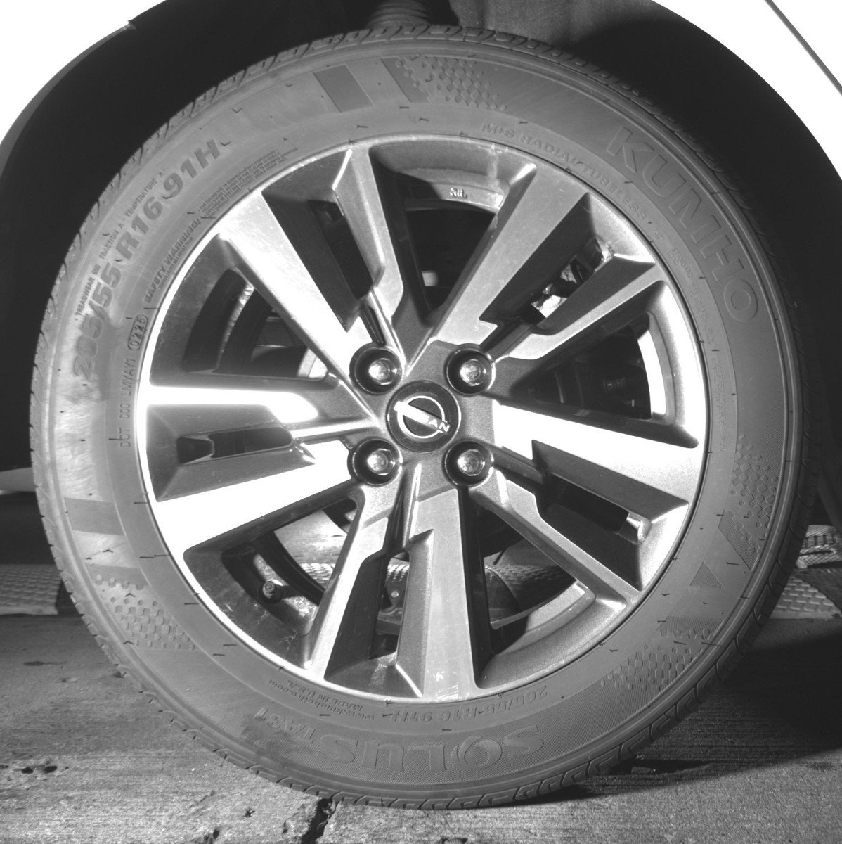 Used 2025 Nissan Versa SV FWD image 15
