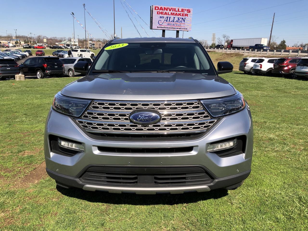Used 2023 Ford Explorer Limited image 8