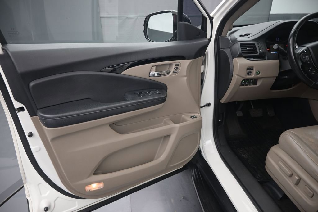 Used 2016 Honda Pilot Elite image 17