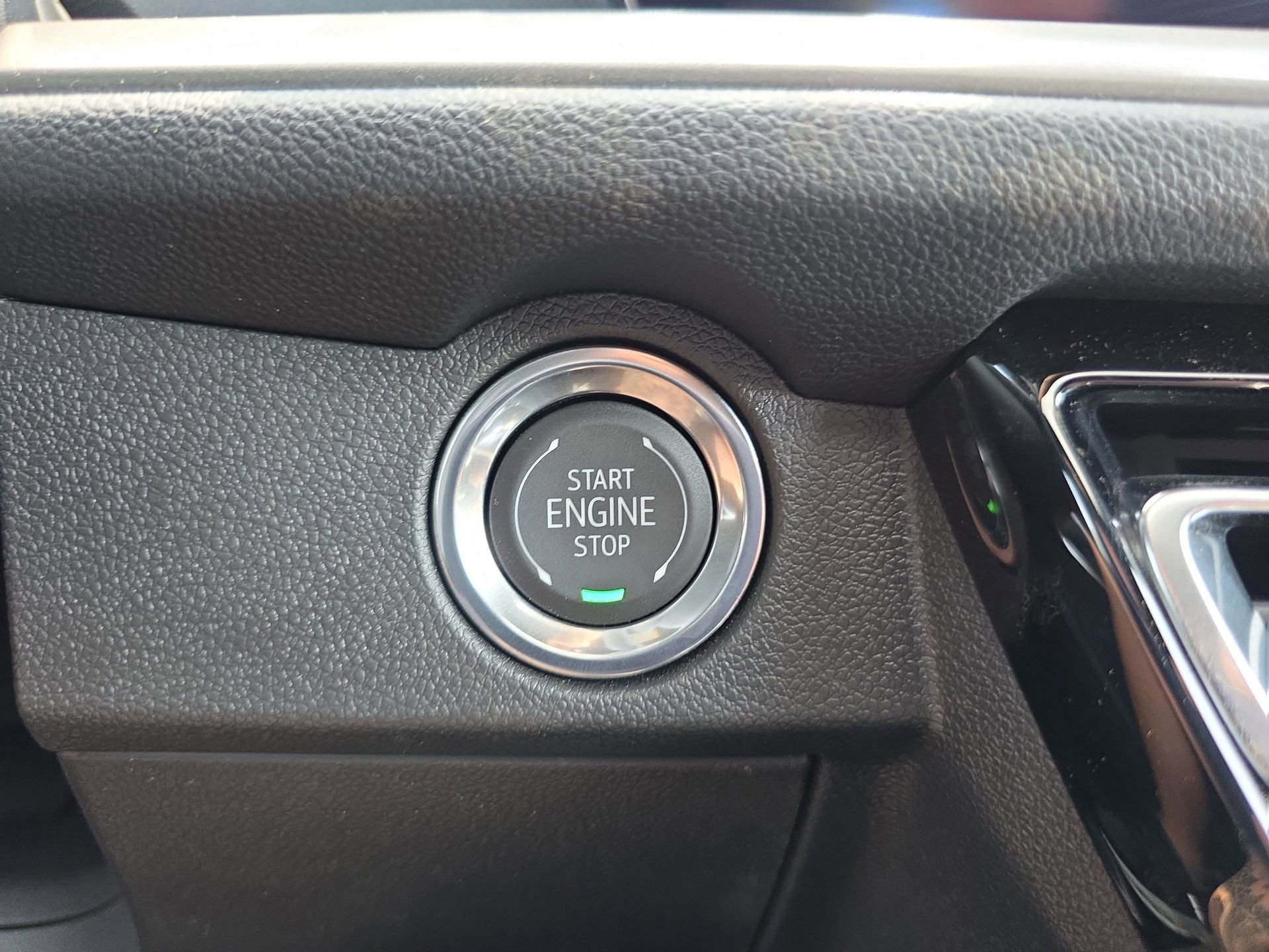 New 2026 Chevrolet Traverse LT w/ Sun and Wheel Package FWD image 25