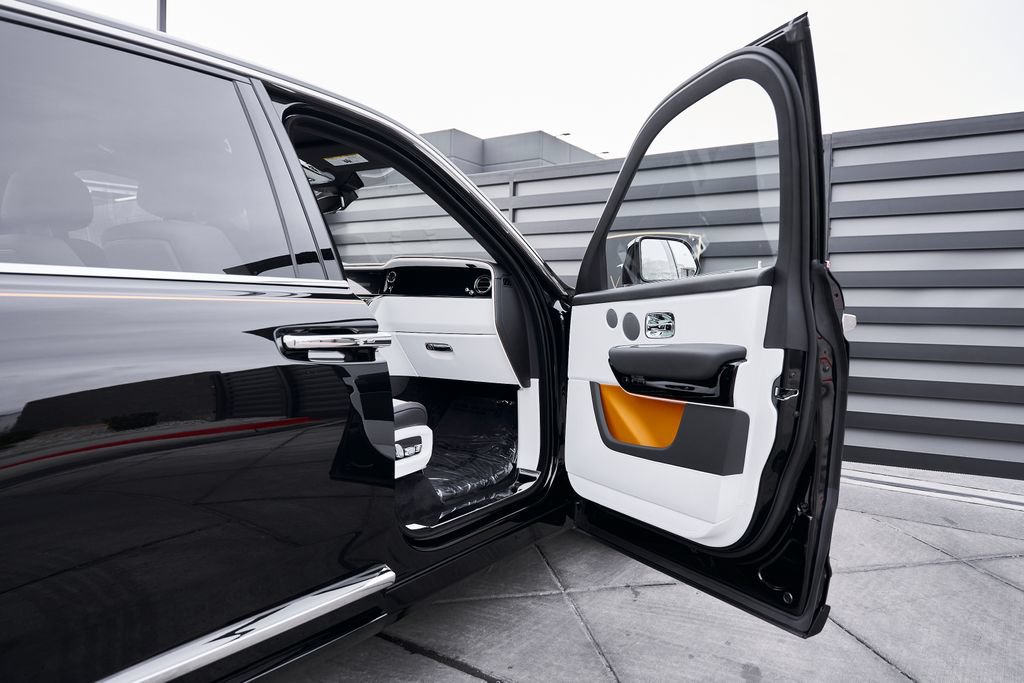 Used 2026 Rolls-Royce Cullinan AWD/4WD image 24