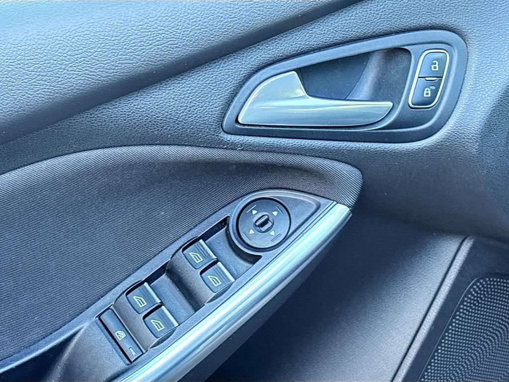 Used 2017 Ford Focus ST FWD image 17