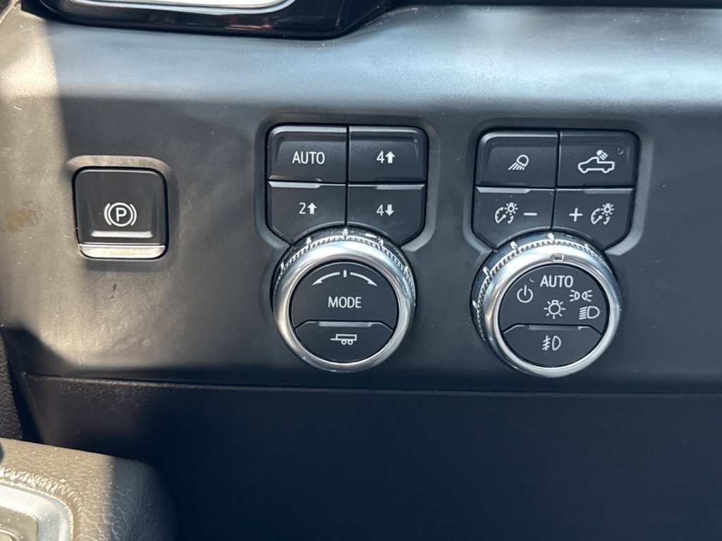 Used 2024 GMC Sierra 3500 Denali w/ Denali Reserve Package AWD/4WD image 18