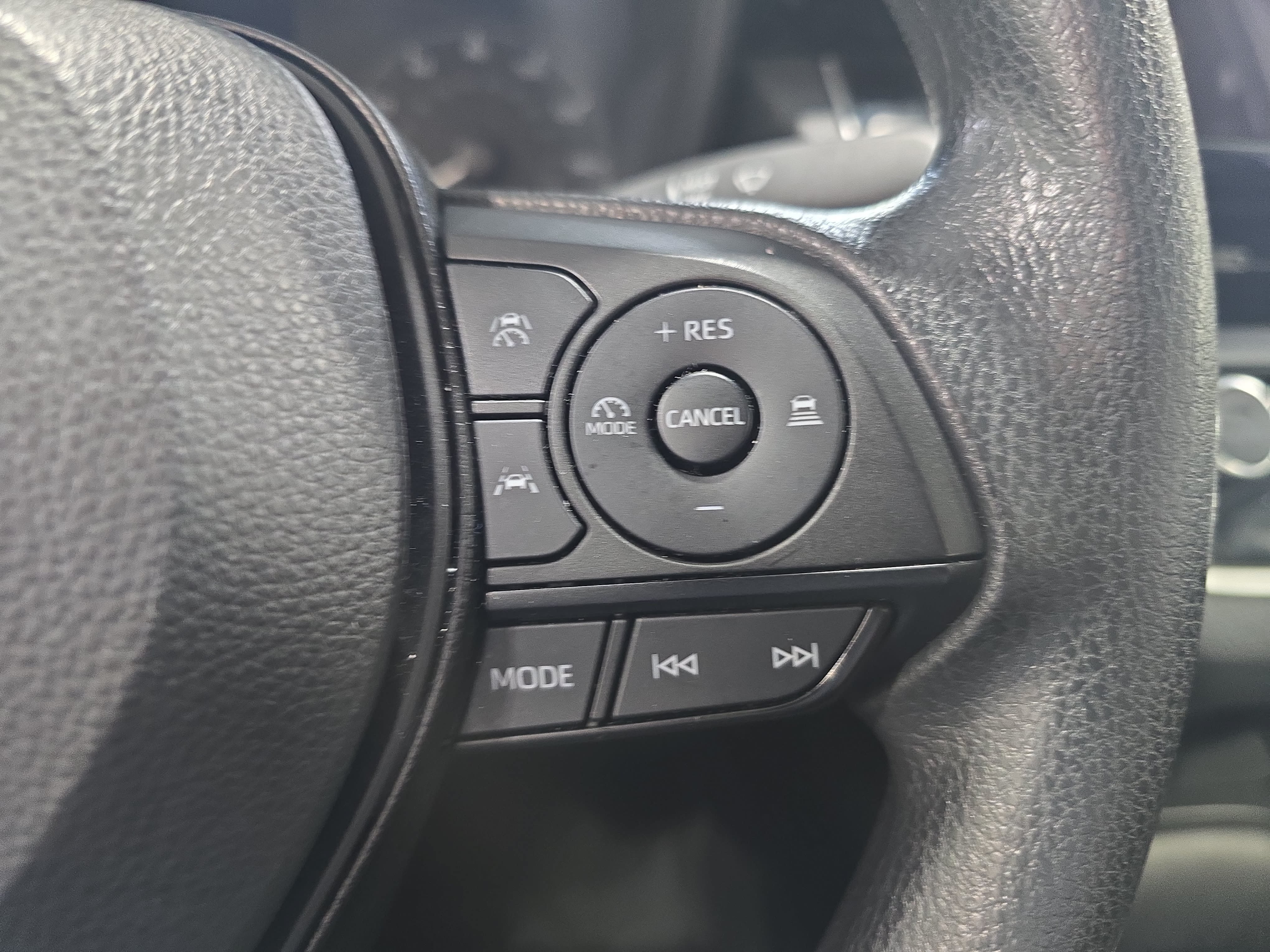 Used 2025 Toyota Corolla LE w/ LE Premium Package FWD image 18