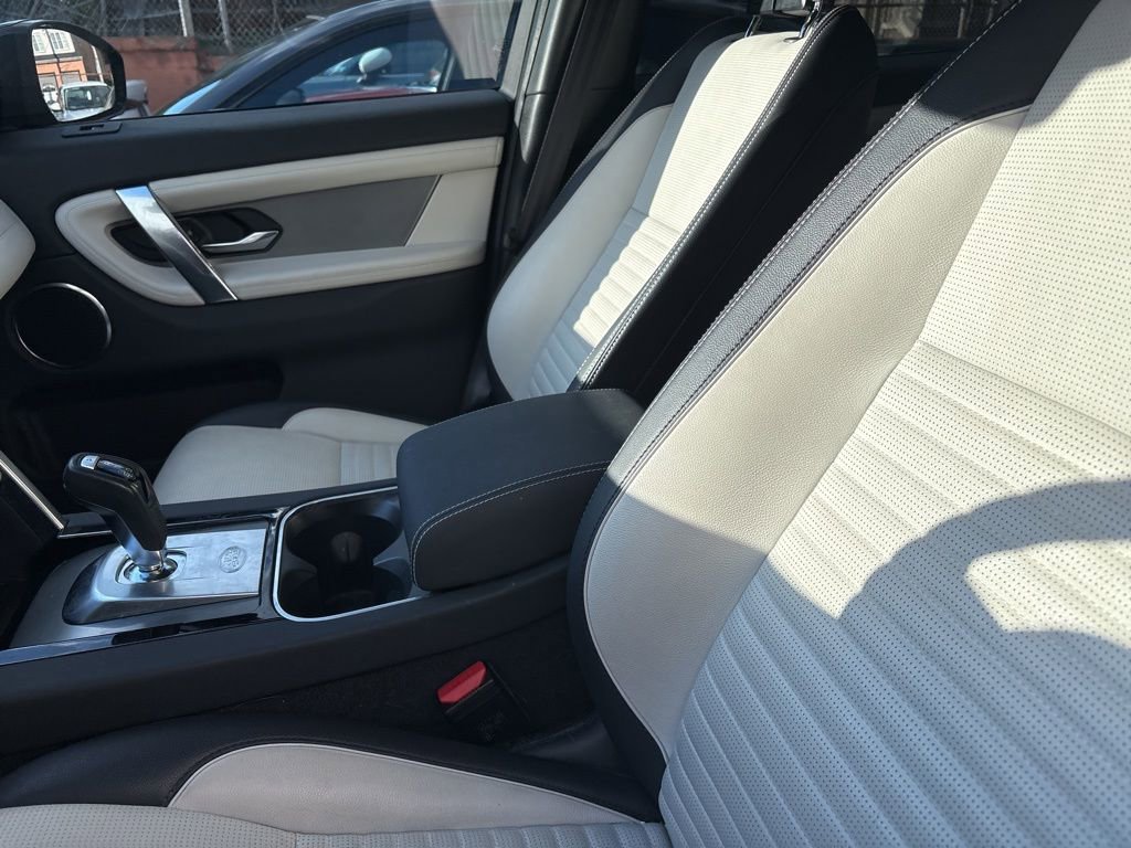 Used 2023 Land Rover Discovery Sport S R-Dynamic image 6