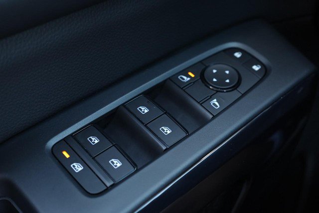 Certified 2025 Nissan Pathfinder SV FWD image 16