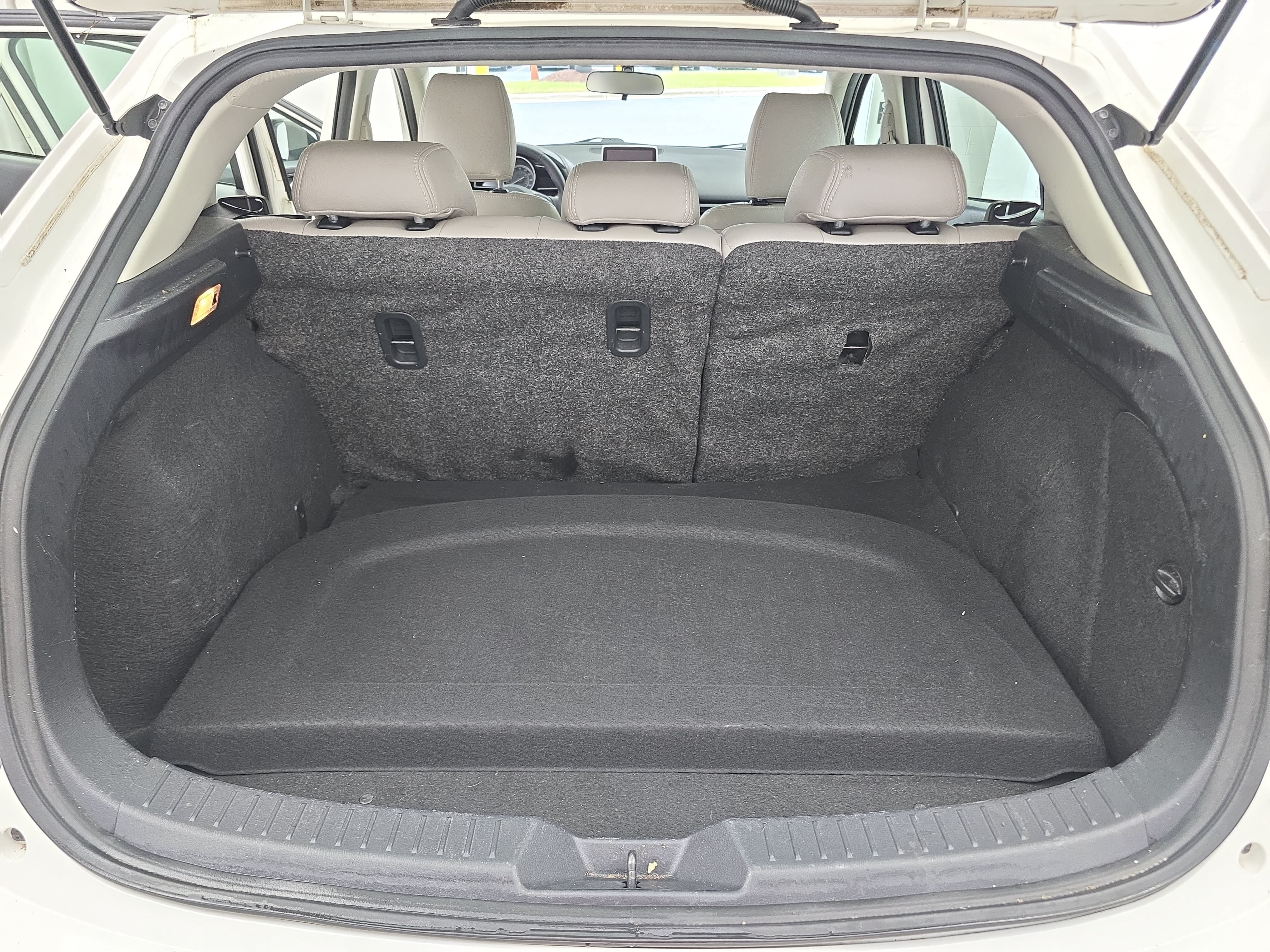 Used 2014 MAZDA MAZDA3 i Grand Touring FWD image 12