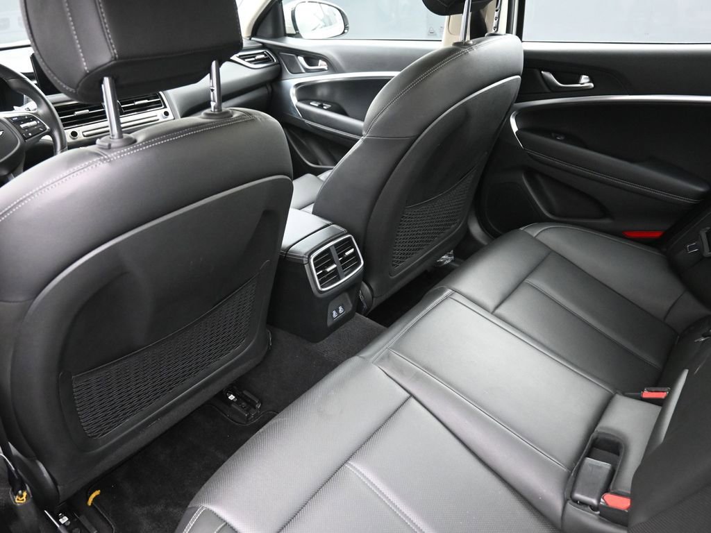 Used 2025 Genesis G70 2.5T image 2